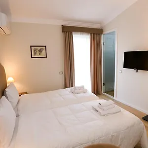 Hermes 4*, Tirana Albanië